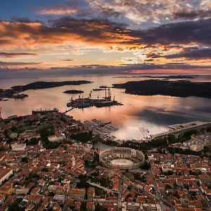 Bed & Breakfast Center With Free Parking Pula
